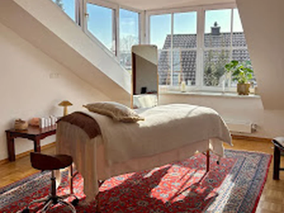 Atelier Solaz | Holistic facial massages & Lymphatic drainage ~ Munich by Oceane D.