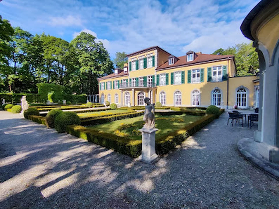 Castle Suresnes