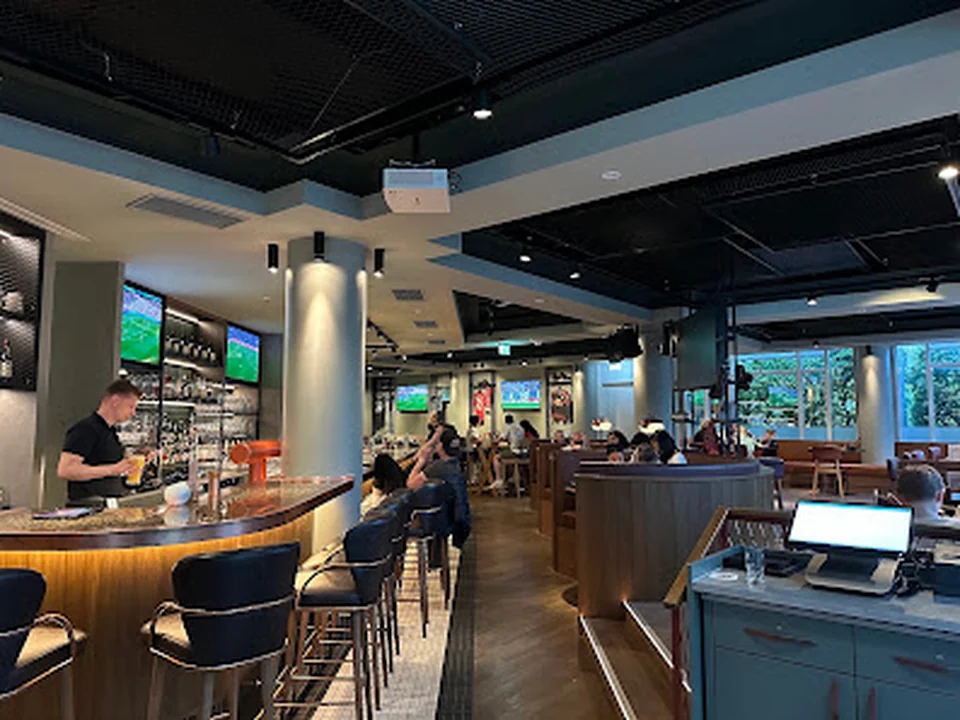 Champions Restaurant & Bar