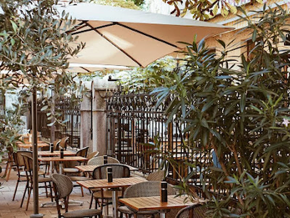 Das Neuhausen // Restaurant // Garten // Bar