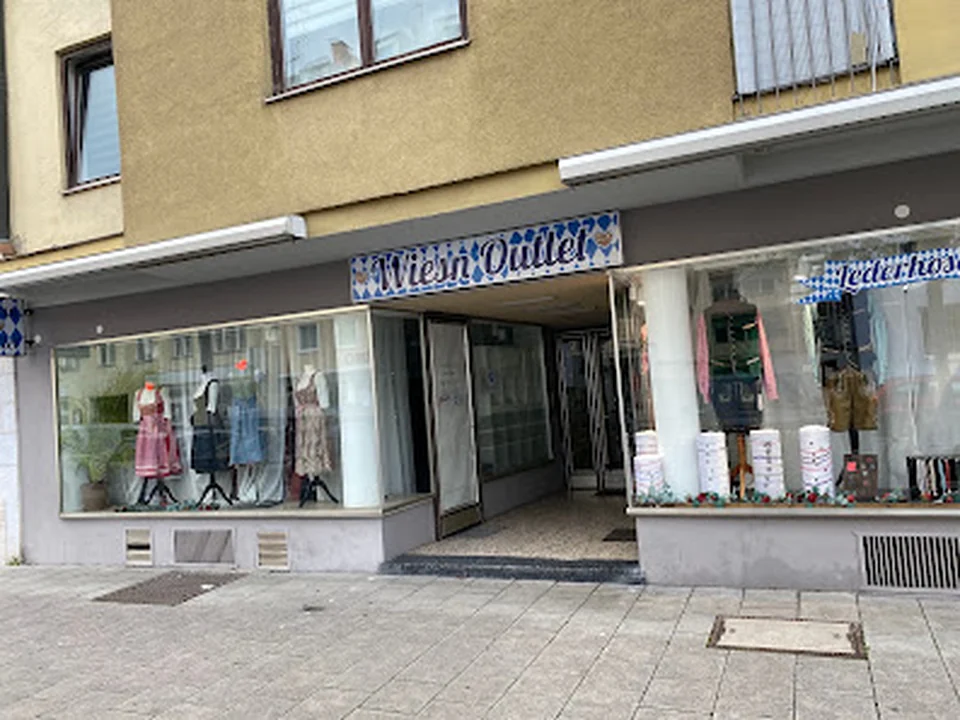Dirndl, Lederhosen, Souvenirs, Trachten Outlet