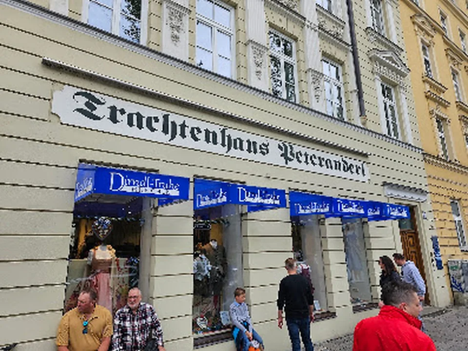 Dirndl-Truhe
