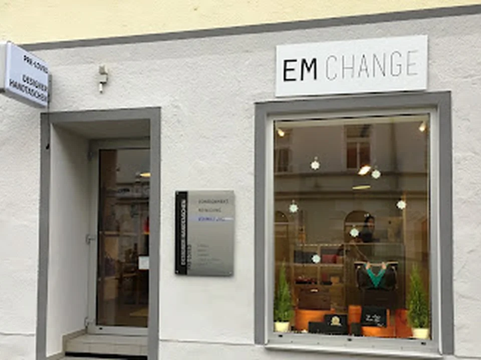 EM CHANGE