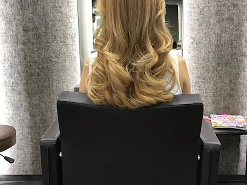 Friseur München Macimilianplatz - Balayage & Blond & Dauerwelle
