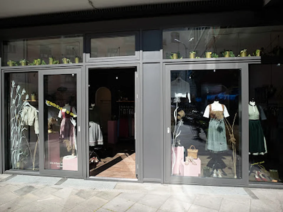 Fuchsdeifeswuid Dirndl München
