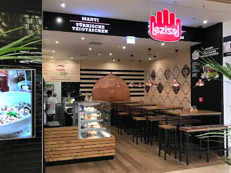 Lezizel Manti München - Riem Arcaden