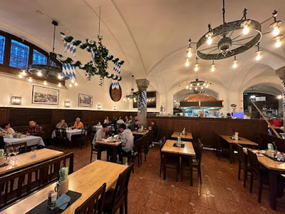 Löwenbräu Biergarten