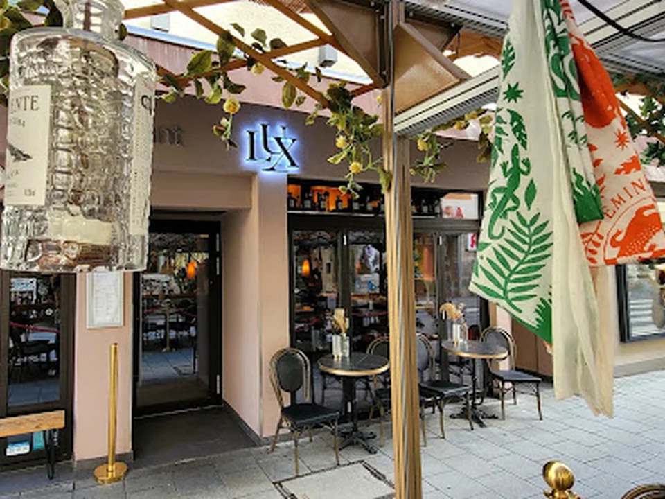 LUX Bar & Restaurant