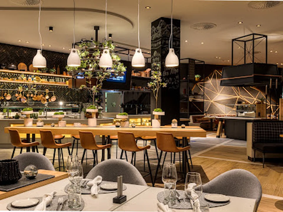 Mountain Hub Social Dining