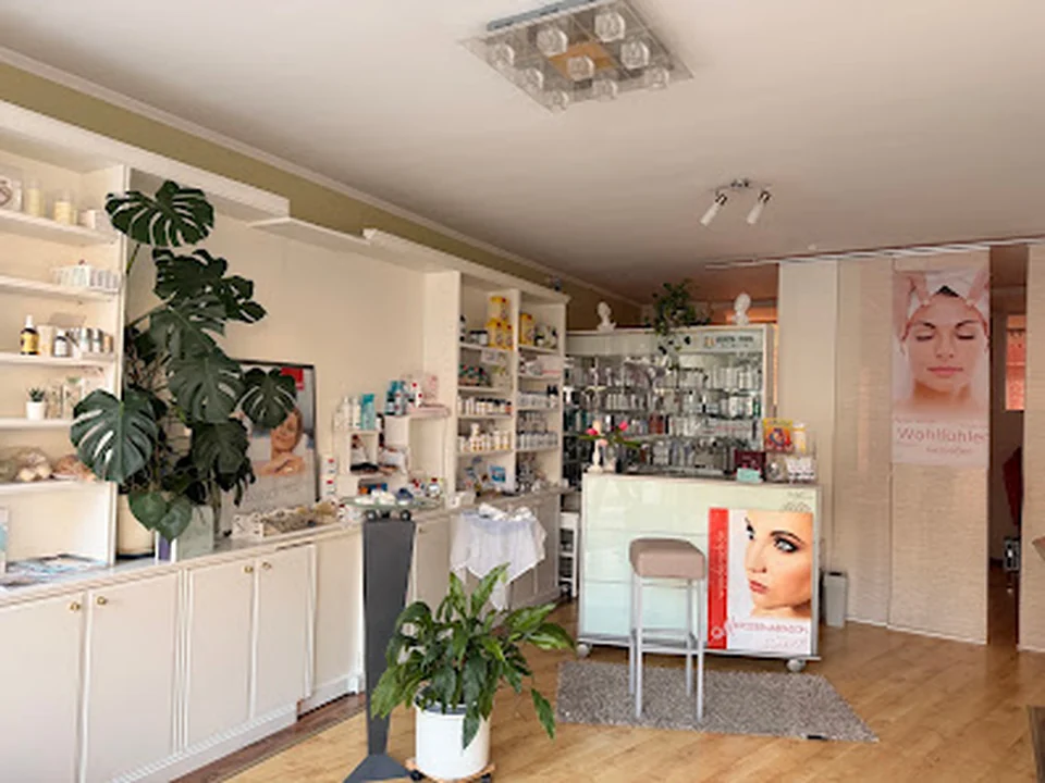 Priya Bhargavi Parlour(sai beauty services )