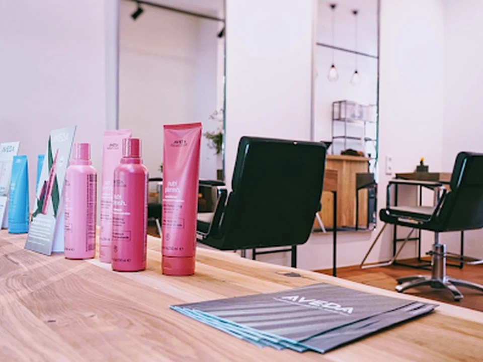Pure Natural – AVEDA Exclusive Salon