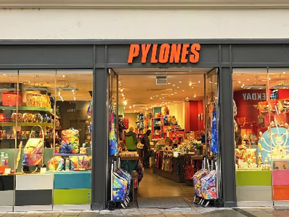 Pylones