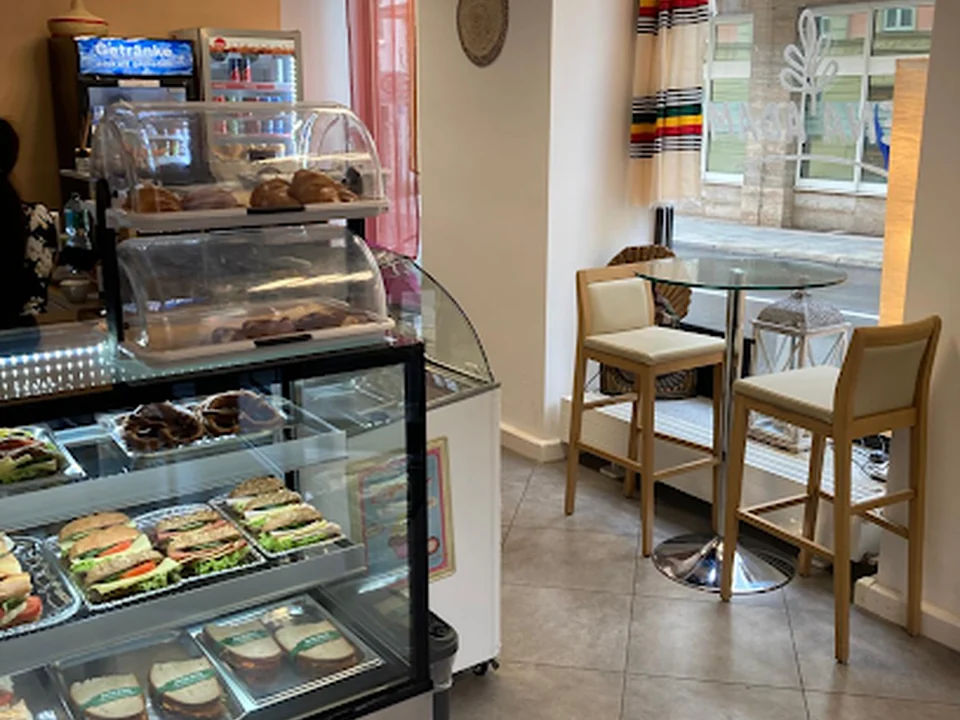 Tena'Adam Café