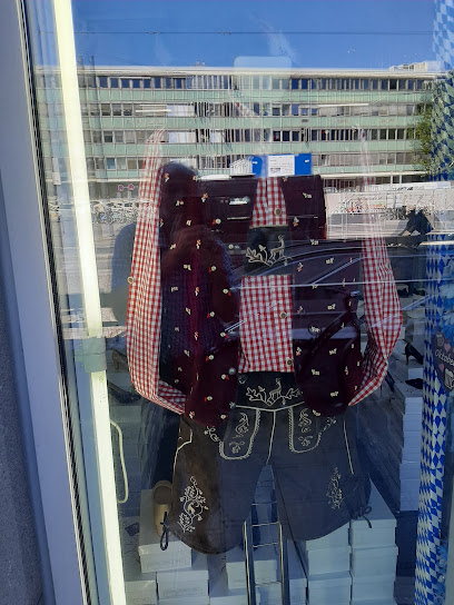 Dirndl Lederhosen Souvenirs